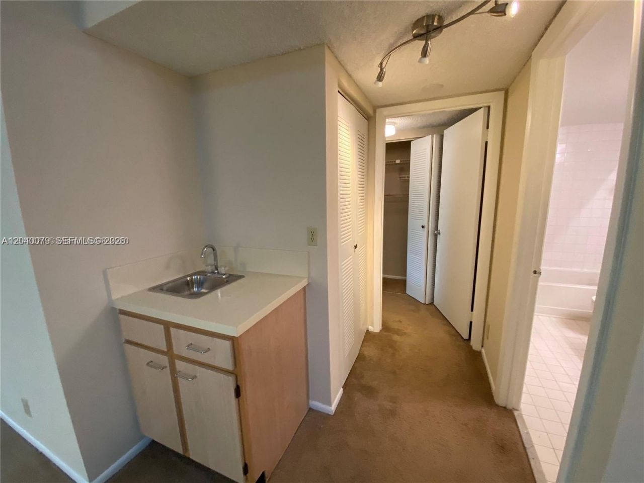 7630 Westwood Dr , Unit 327, Tamarac, FL 33321 Photo