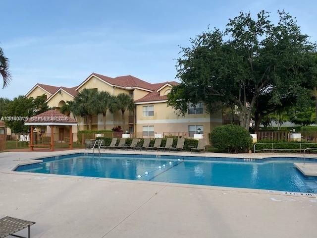 7630 Westwood Dr , Unit 327, Tamarac, FL 33321 Photo