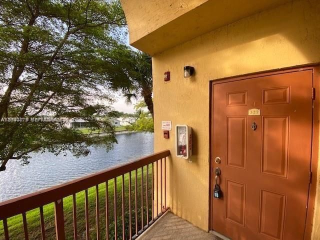 7630 Westwood Dr , Unit 327, Tamarac, FL 33321 Photo