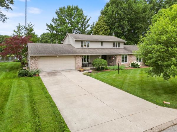 2127 Bluewater Drives, Warsaw, IN 46580