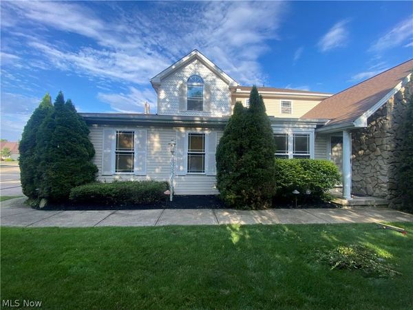 807 Timberlake Trail Drive, Brunswick, OH 44212