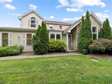 807 Timberlake Trail Drive, Brunswick, OH 44212