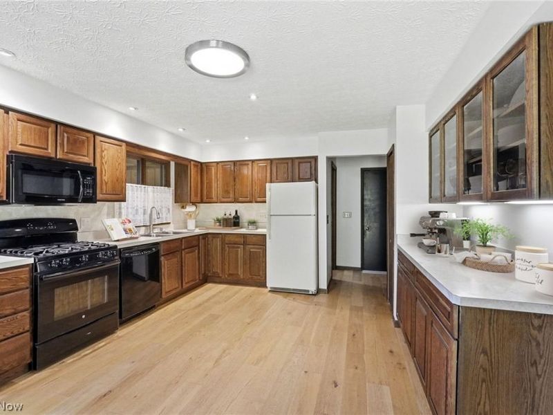 6294 Cheryl Place, Painesville, OH 44077 Photo 8