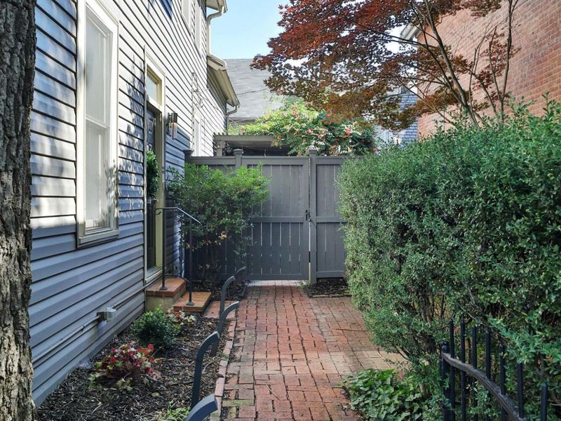 256 Lansing Street, Columbus, OH 43206 Photo 3