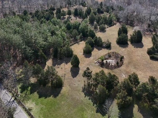 1334 Herschal Lyles , Westmoreland, TN 37186