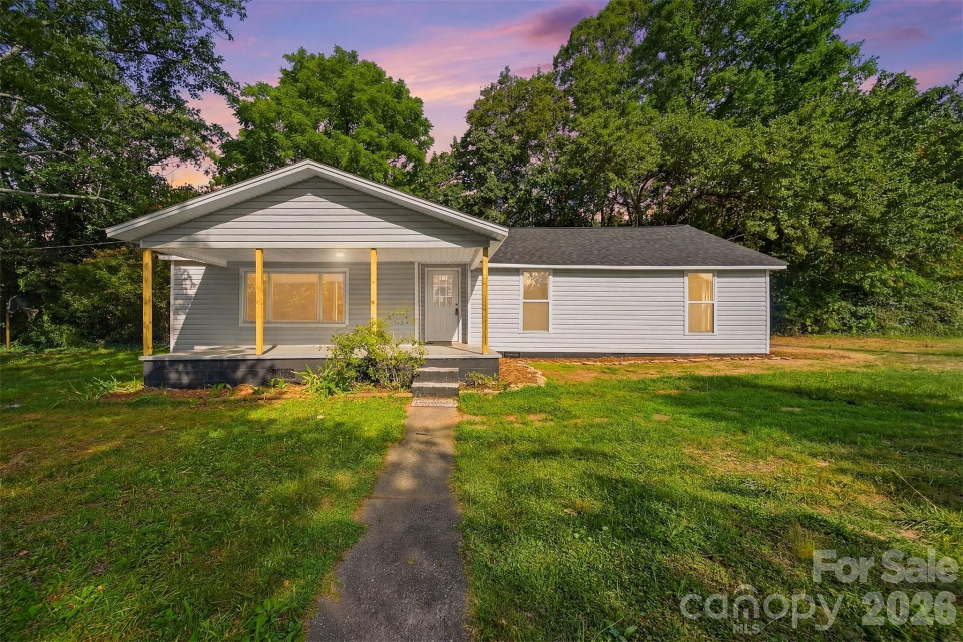 218 33rd Street Sw, Hickory, NC 28602 Main Photo
