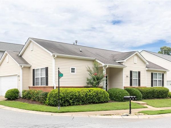 707 Bedford Court , Woodstock, GA 30188