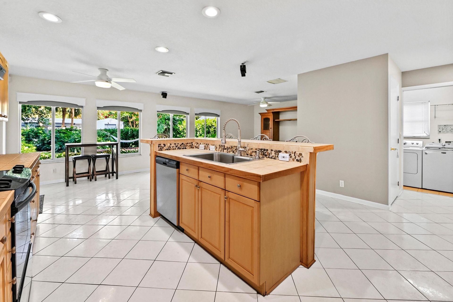 313 Poe Drive, Palm Springs, FL 33461 Photo