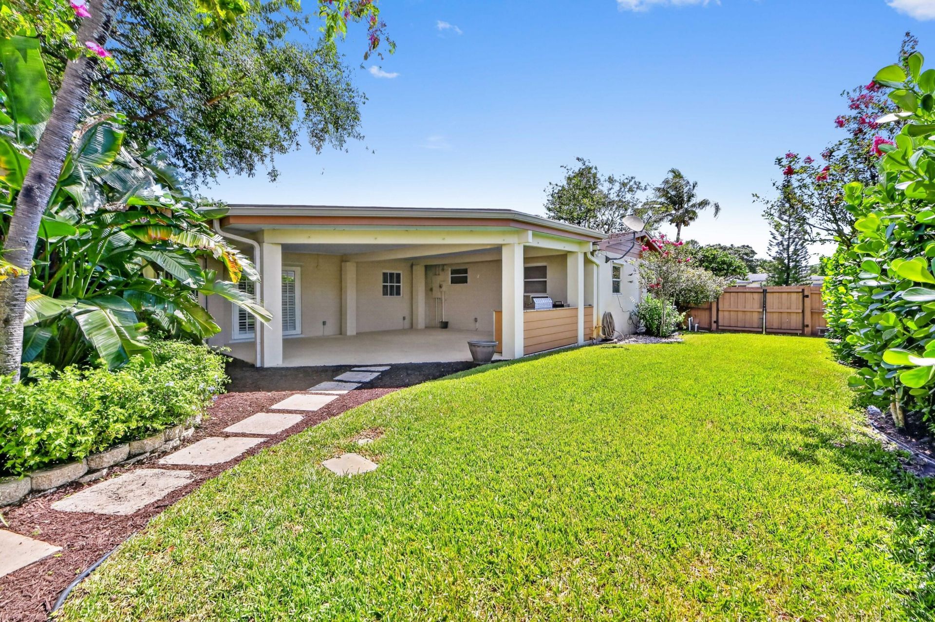 313 Poe Drive, Palm Springs, FL 33461 Photo