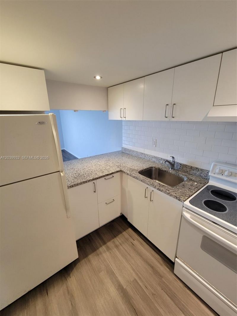 4550 NW 9th St , Unit 512E, Miami, FL 33126 Photo