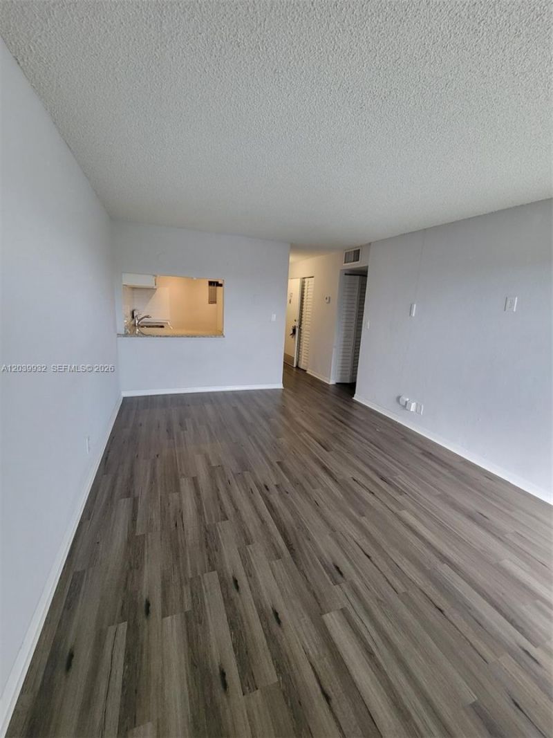 4550 NW 9th St , Unit 512E, Miami, FL 33126 Photo