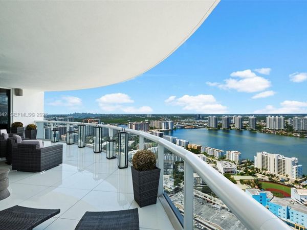 18201 Collins Ave , Unit 5201, Sunny Isles Beach, FL 33160