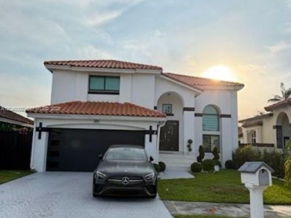 854 NW 132nd Ct , Miami, FL 33182