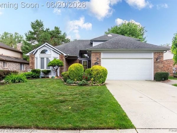 6241 Smithfield Drive, Troy, MI 48085