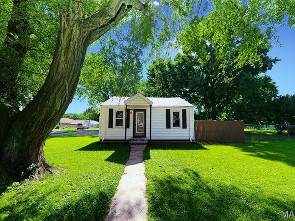 300 Pennsylvania Avenue , South Roxana, IL 62087