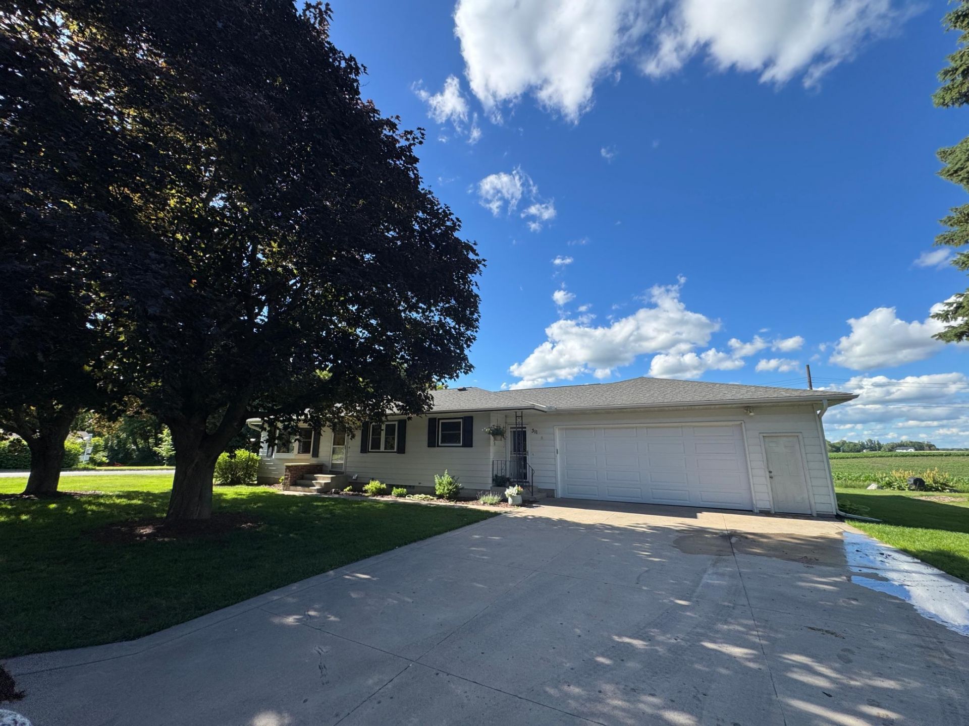 311 Sophia Avenue , Hamburg, MN 55339