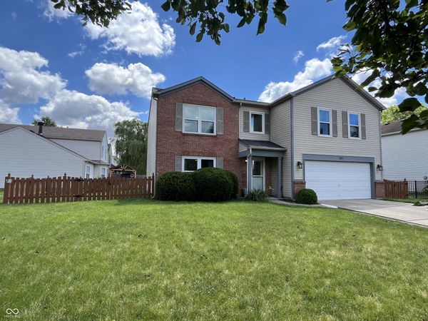 825 Yellowwood Drive, Greenwood, IN 46143