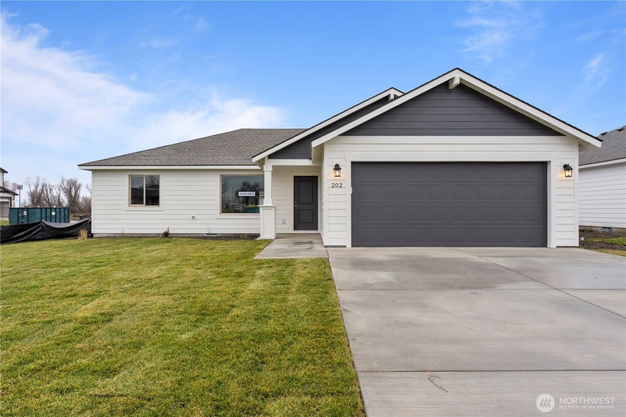 202 N Sandy Loop, Moses Lake, WA 98837 Main Photo