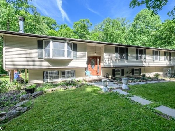 11 Pine Ridge Rd, Lebanon, NJ 07830