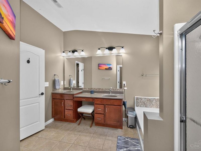 8049 Bridge Point Drive, Unit 24-30, Green Township, OH 45248 Photo 31
