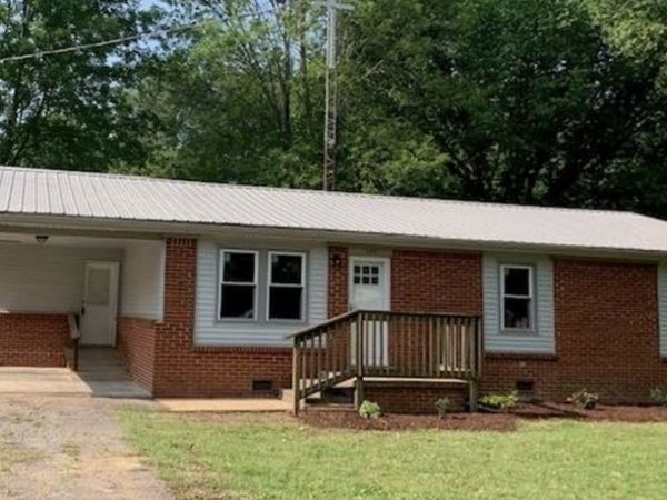 225 Smith St , Puryear, TN 38251