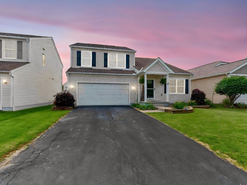 807 Holly Farms Drive, Blacklick, OH 43004 Photo 2