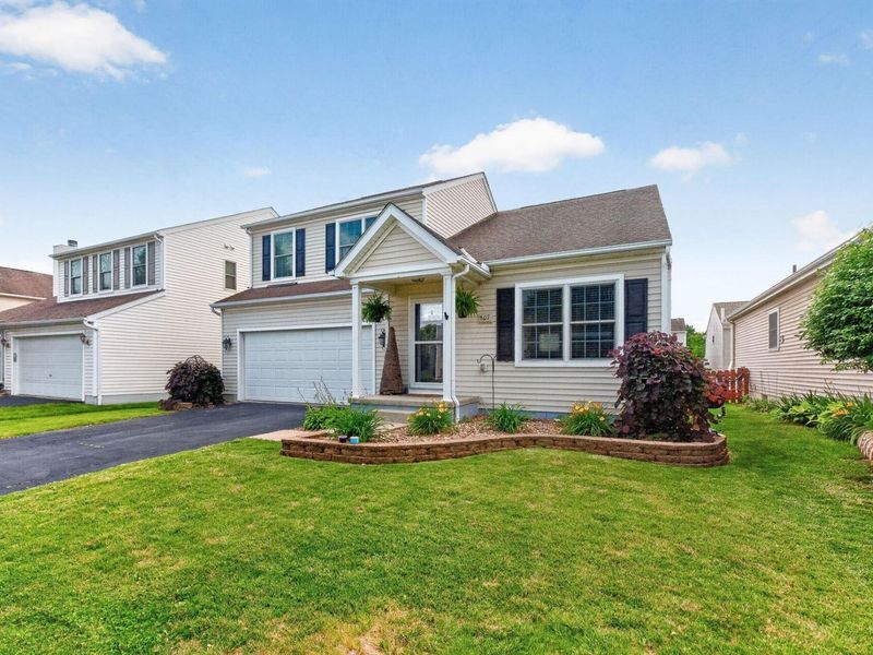 807 Holly Farms Drive, Blacklick, OH 43004 Photo 3