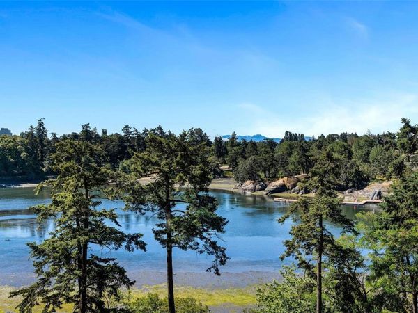 105 Gorge Rd E, Unit #304, Victoria, BC V9A 6Z3