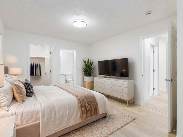 689 Bay St, Unit #103, Victoria, BC V8T 2H1