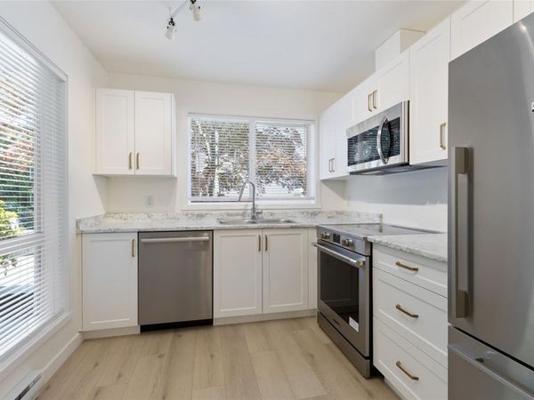 689 Bay St , Unit #103, Victoria, BC V8T 2H1