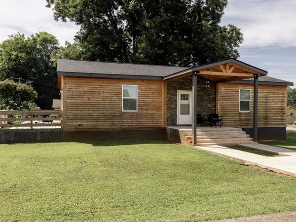 2502 13th Ave, Sheffield, AL 35660