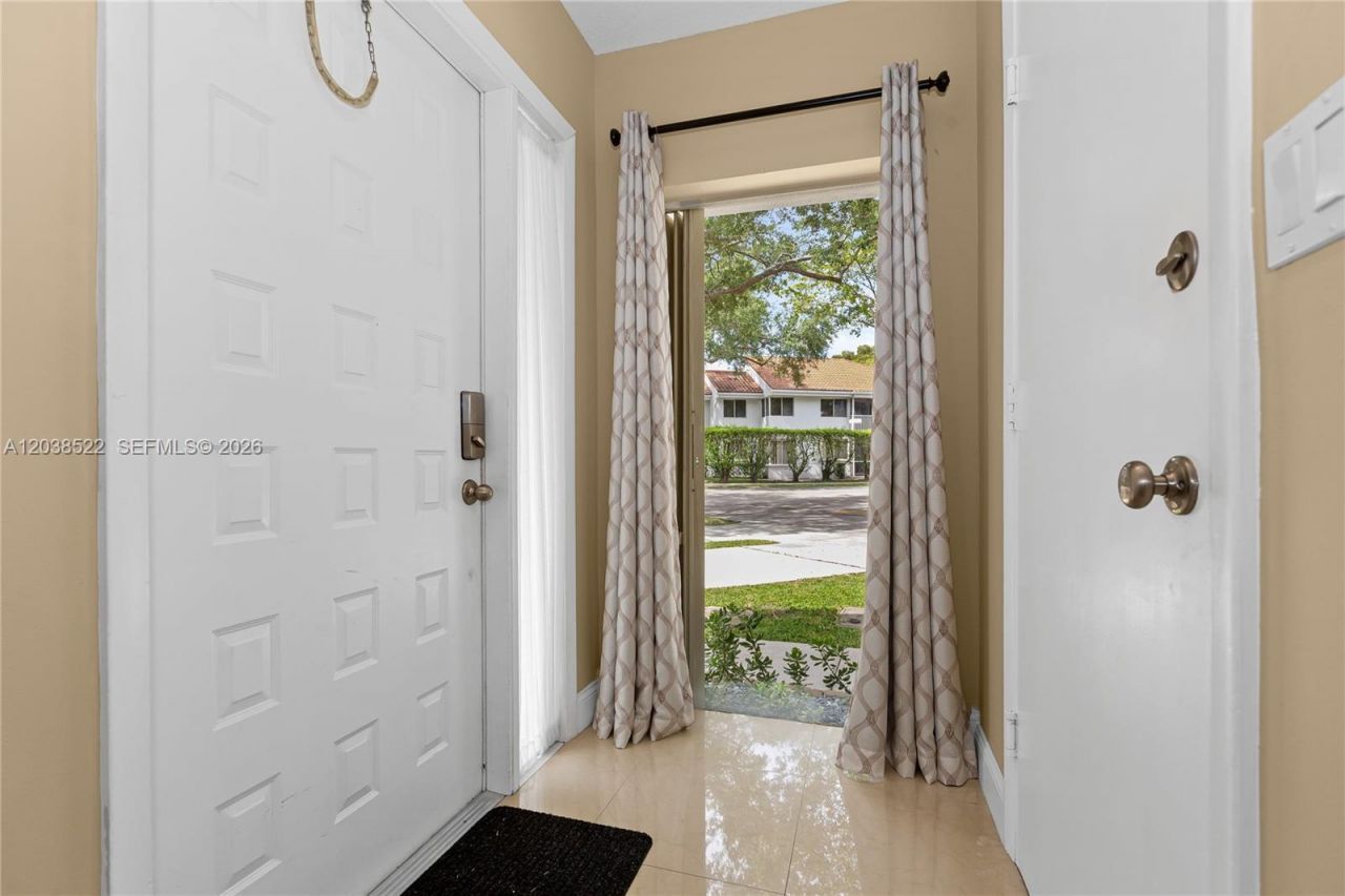 9237 NW 9th Pl, Unit 9237, Plantation, FL 33324 Photo