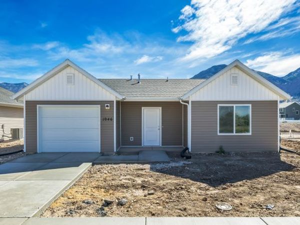 1046 N SUMMIT VIEW DR W, Unit 20, Harrisville, UT 84404