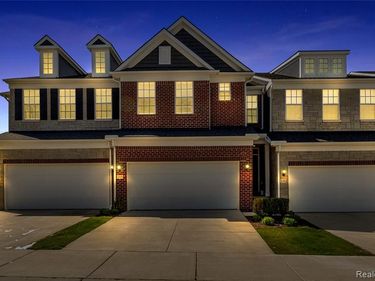 313 Strawberry Drive, Rochester Hills, MI 48307