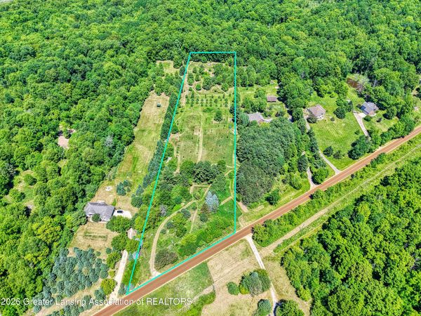 8716 Warner Road, Haslett, MI 48840