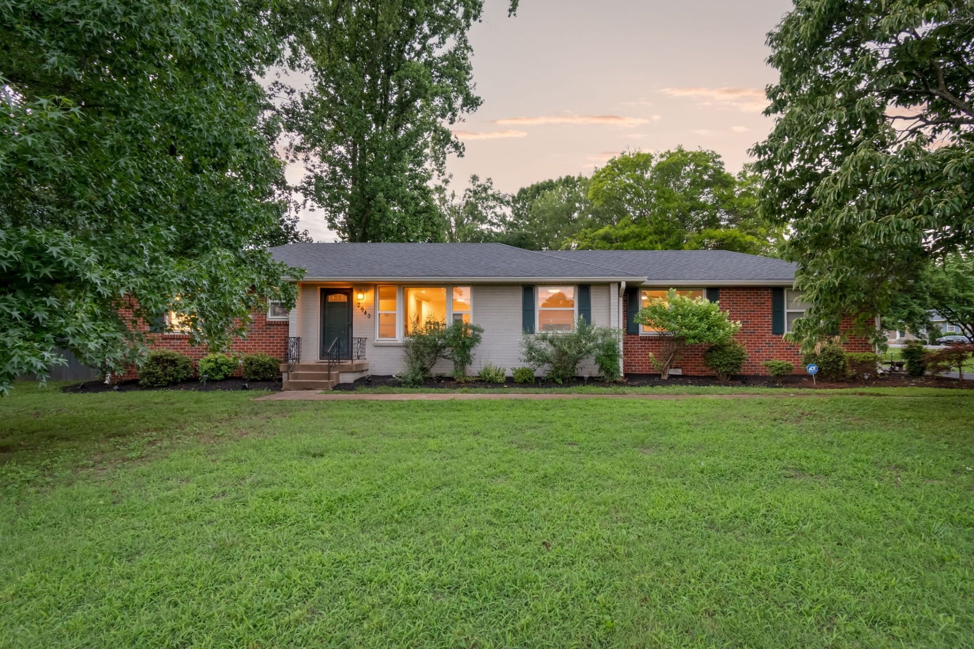 2940 Fernbrook Ln, Nashville, TN 37214 Main Photo
