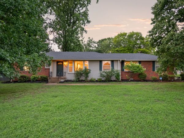 2940 Fernbrook Ln, Nashville, TN 37214