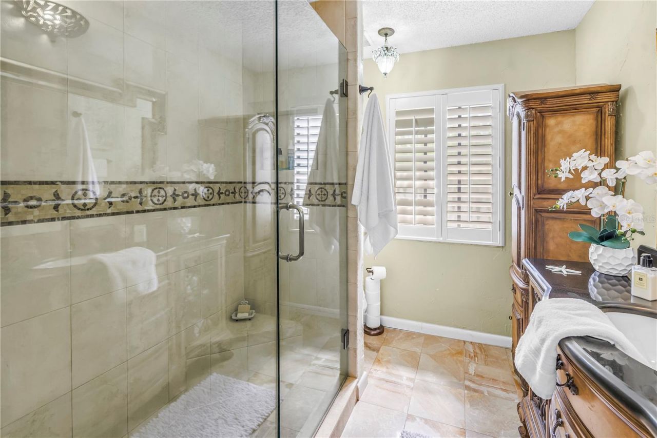 990 San Carlos Court Ne, Saint Petersburg, FL 33702 Photo