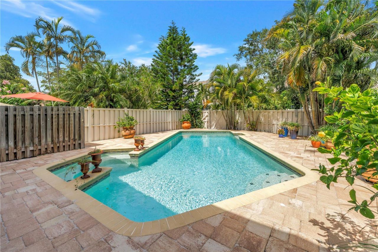 990 San Carlos Court Ne, Saint Petersburg, FL 33702 Photo