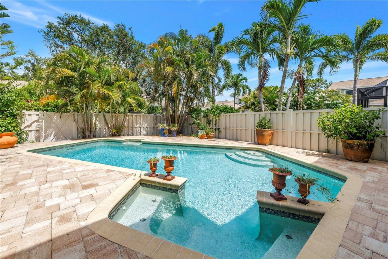 990 San Carlos Court Ne, Saint Petersburg, FL 33702 Photo