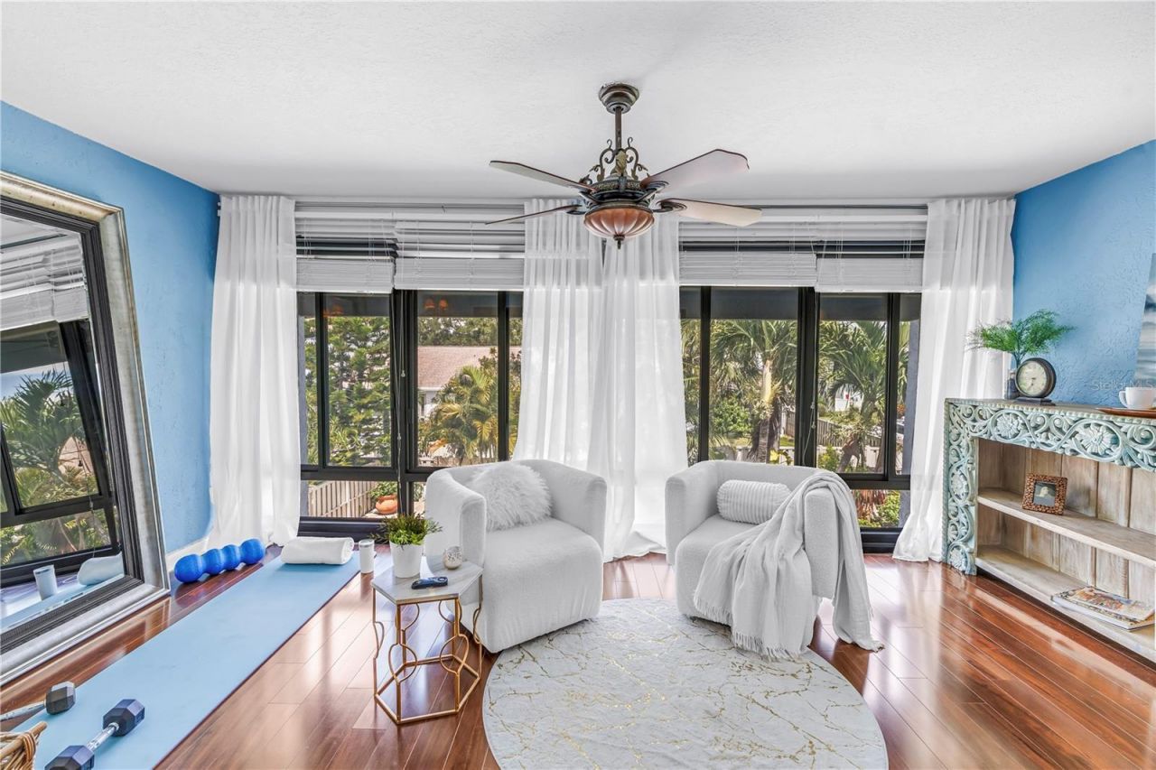 990 San Carlos Court Ne, Saint Petersburg, FL 33702 Photo