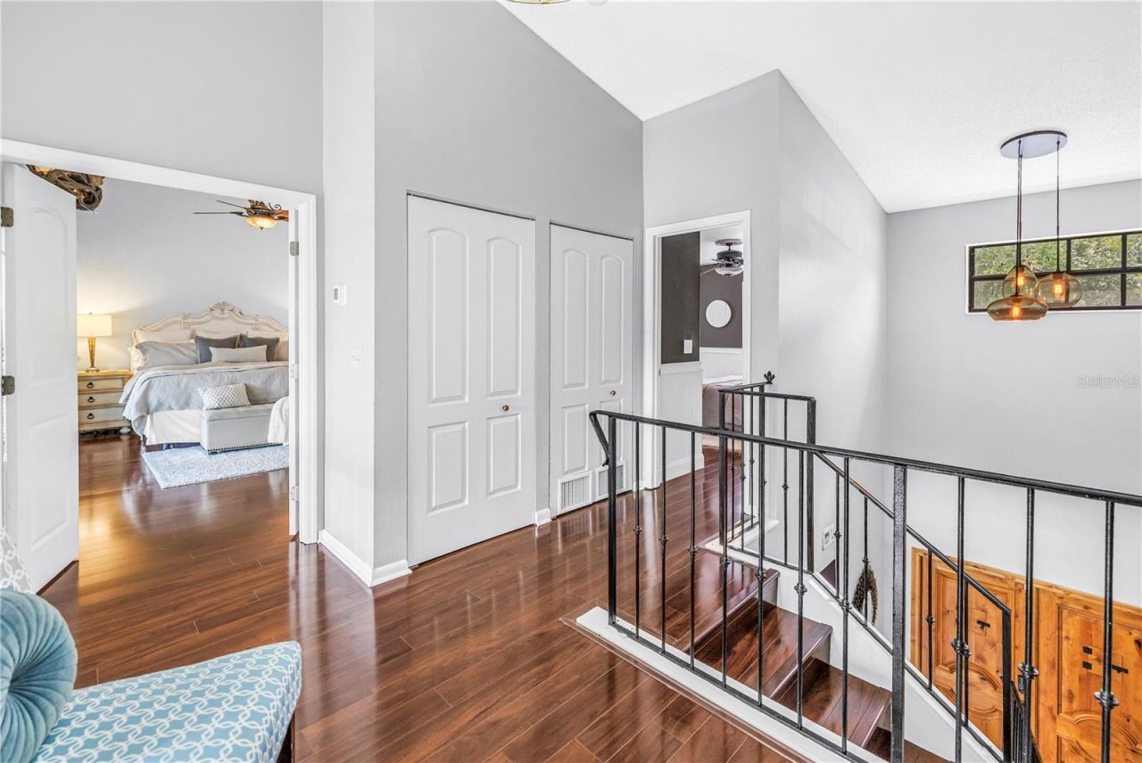 990 San Carlos Court Ne, Saint Petersburg, FL 33702 Photo
