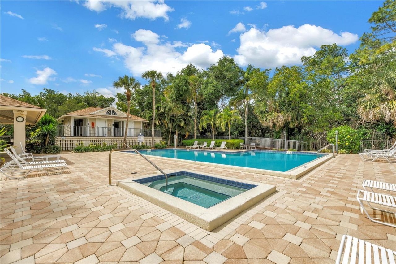 990 San Carlos Court Ne, Saint Petersburg, FL 33702 Photo