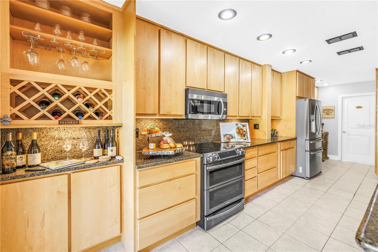 990 San Carlos Court Ne, Saint Petersburg, FL 33702 Photo