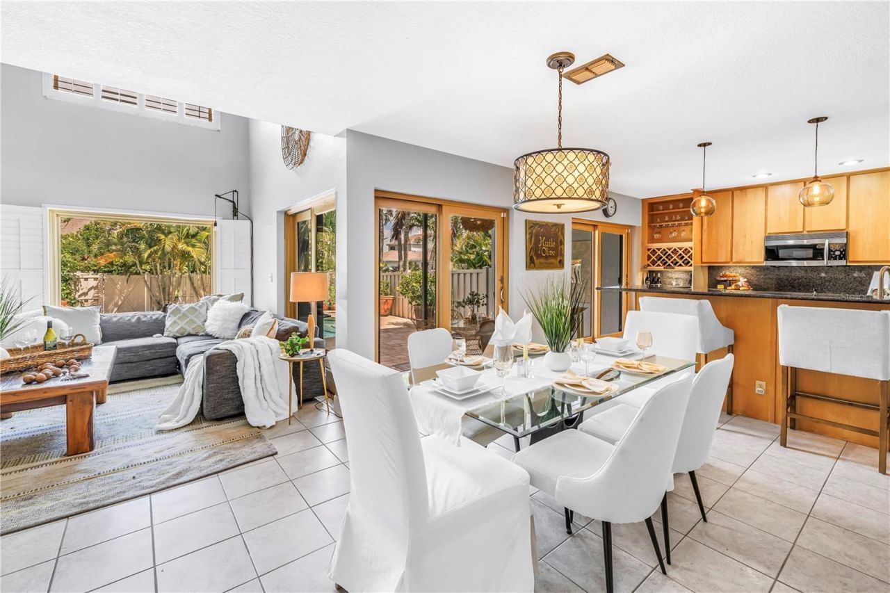990 San Carlos Court Ne, Saint Petersburg, FL 33702 Photo