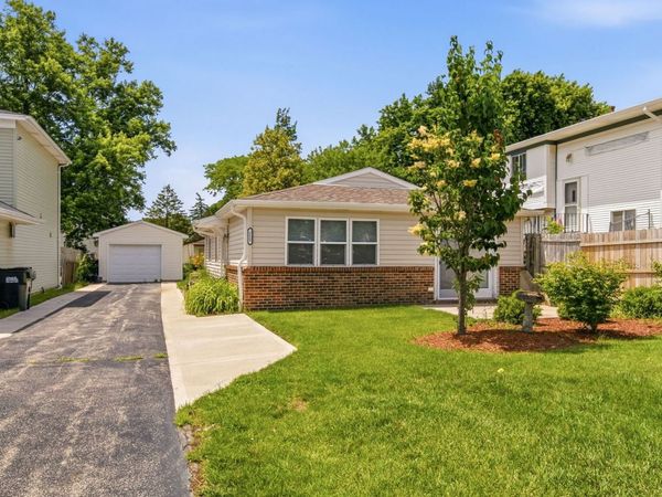 225 Mill Stream Drive , Bolingbrook, IL 60440