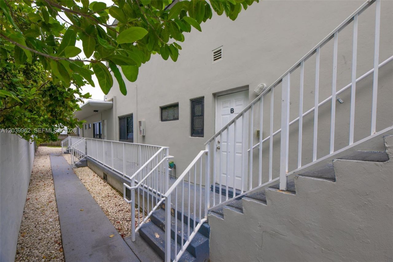 1980 Biarritz Dr , Miami Beach, FL 33141 Photo