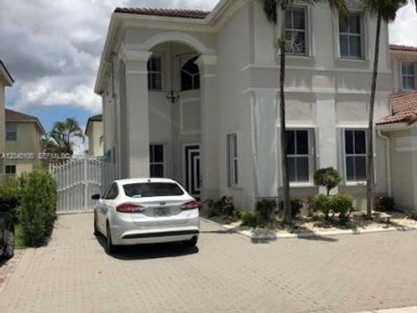 17893 NW 87th Pl, Unit 17893, Hialeah, FL 33018
