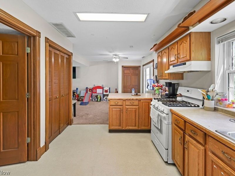 541 E Main Street, Ravenna, OH 44266 Photo 15
