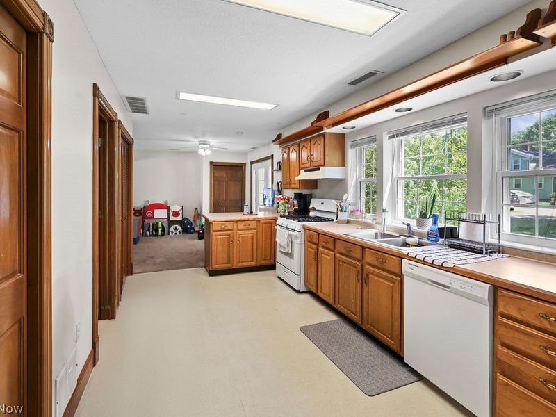541 E Main Street, Ravenna, OH 44266 Photo 16